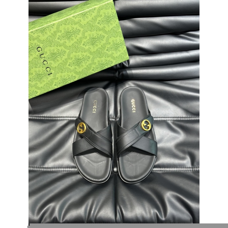 G*u*i slippers